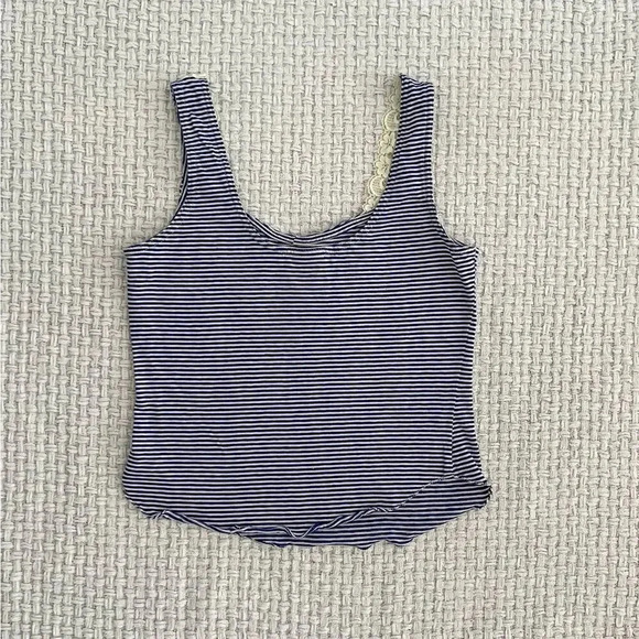𝅺VINTAGE Guess Tank Top - Picture 5 of 5